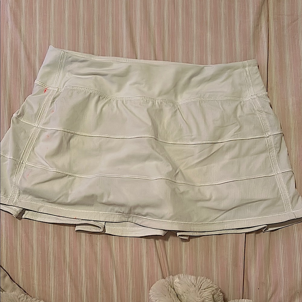 Lululemon White Pace Rival Mid-Rise Skirt Short